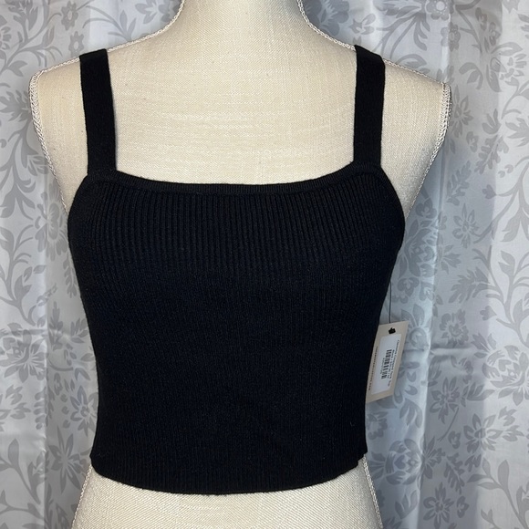 Cropped Tank Top - Picture 1 of 4